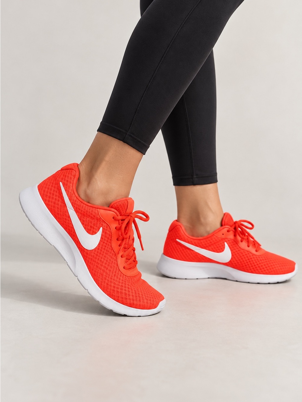Nike Women’s Running Sneakers Size 8.5 Bright Orange Coral White Swoosh